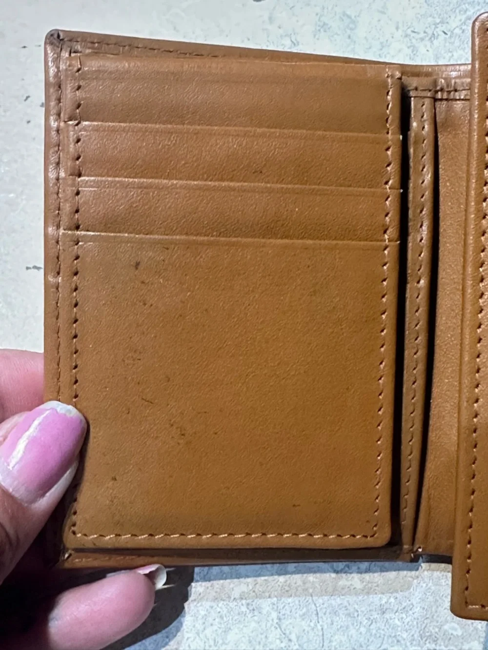 AG Wallets Men's Genuine Leather Wallet - RFID Protection